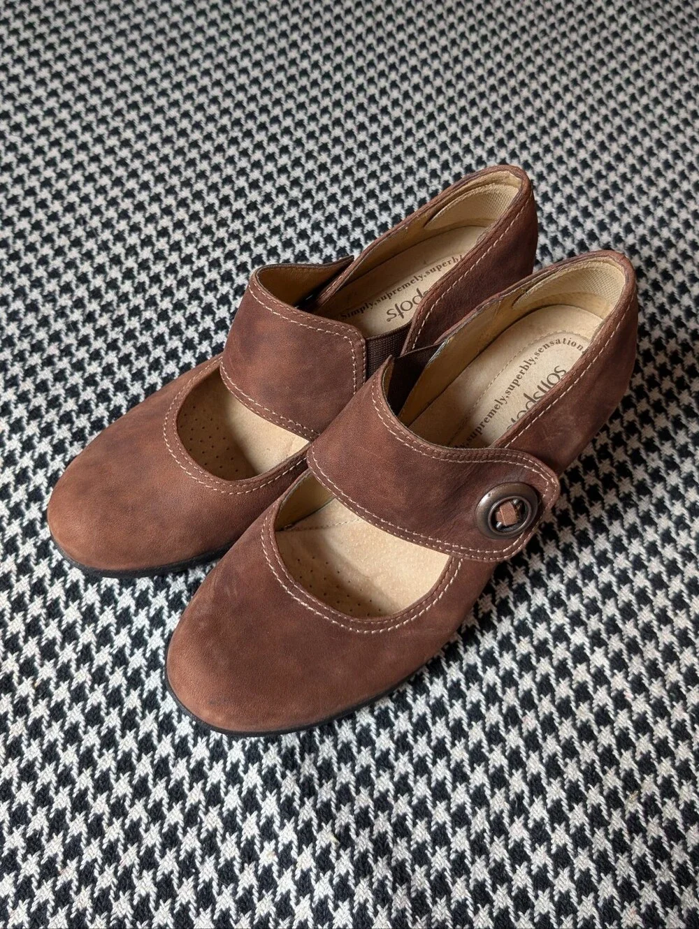 brown leather comfy sole vintage style Mary Jane shoes with chunky block heels
